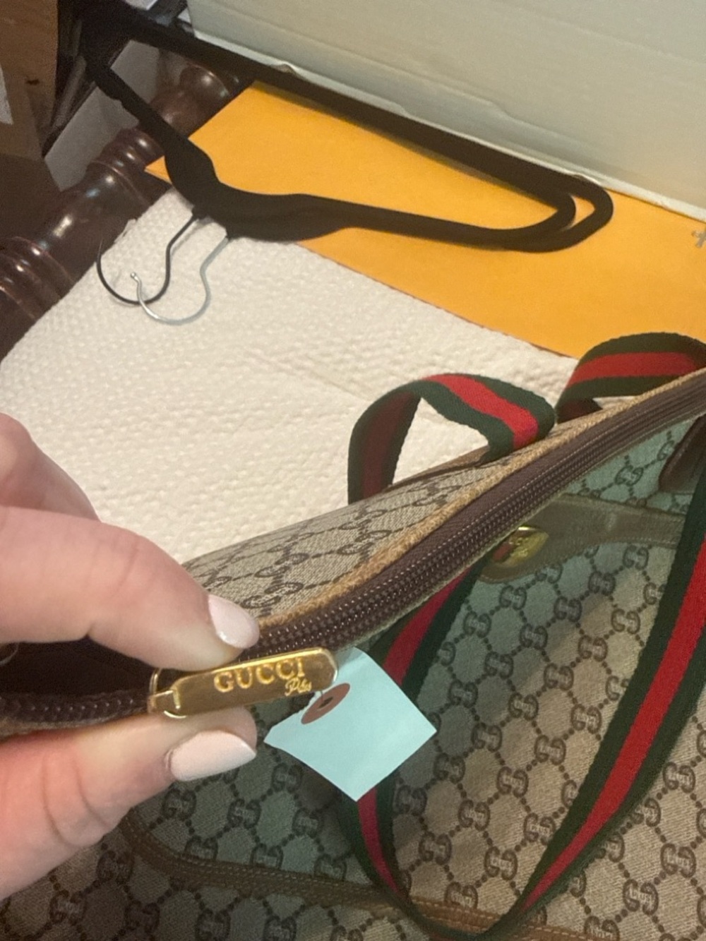 Gucci Beige GG Supreme Tote with Red-Green Web Handles - Picture 3 of 3